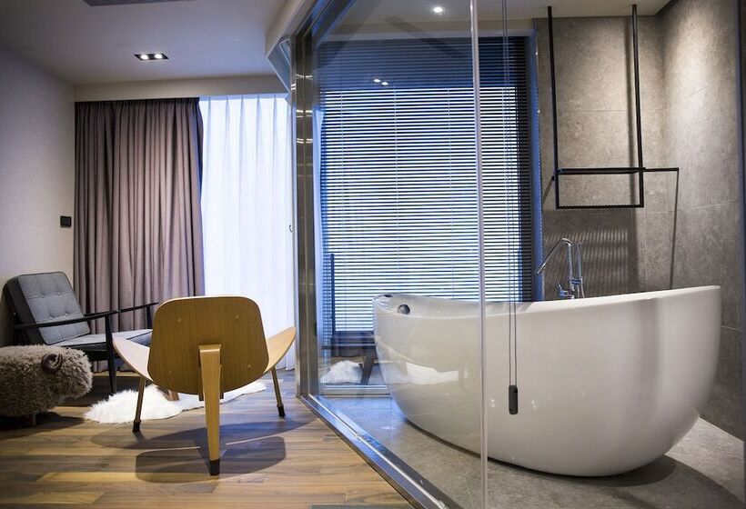 آپارتمان 1 خوابه با چشم‌انداز دریا, Something Easy Inn