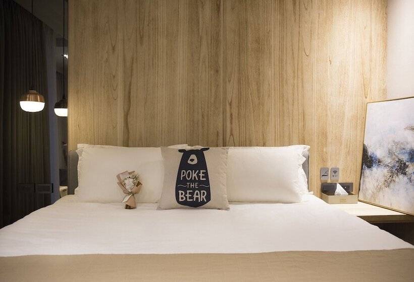 اتاق پرمیوم با چشم‌انداز دریا, Something Easy Inn