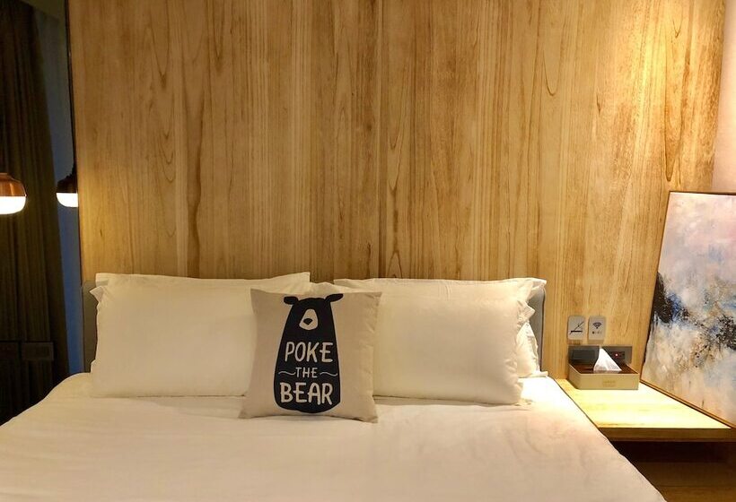 اتاق پرمیوم با چشم‌انداز دریا, Something Easy Inn