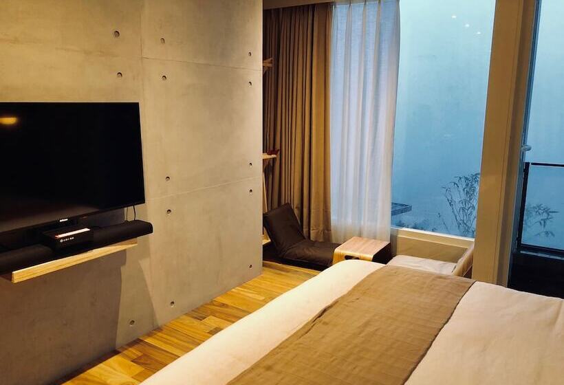 اتاق پرمیوم با چشم‌انداز دریا, Something Easy Inn