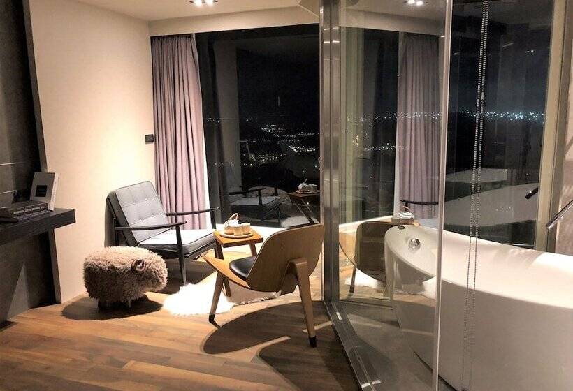 آپارتمان 1 خوابه با چشم‌انداز دریا, Something Easy Inn