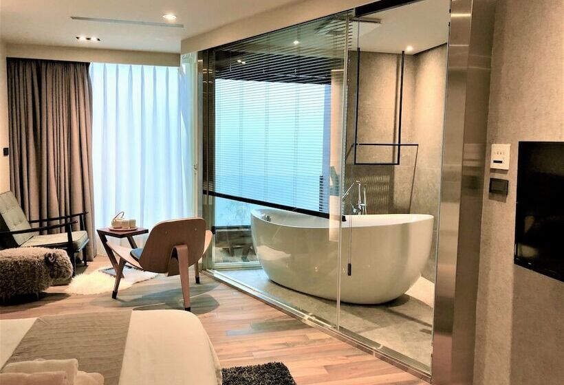 آپارتمان 1 خوابه با چشم‌انداز دریا, Something Easy Inn