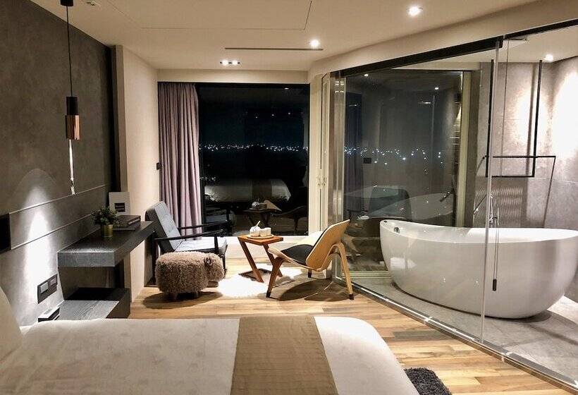 آپارتمان 1 خوابه با چشم‌انداز دریا, Something Easy Inn