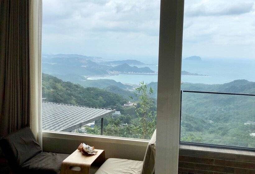 اتاق پرمیوم با چشم‌انداز دریا, Something Easy Inn