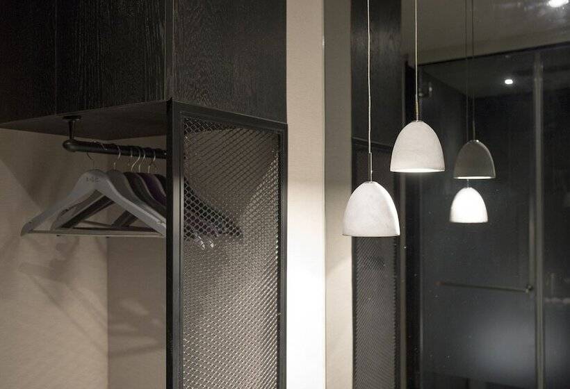 اتاق پرمیوم با چشم‌انداز دریا, Something Easy Inn