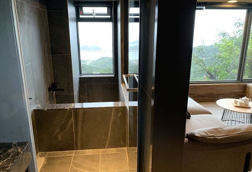 آپارتمان 1 خوابه با چشم‌انداز دریا, Something Easy Inn