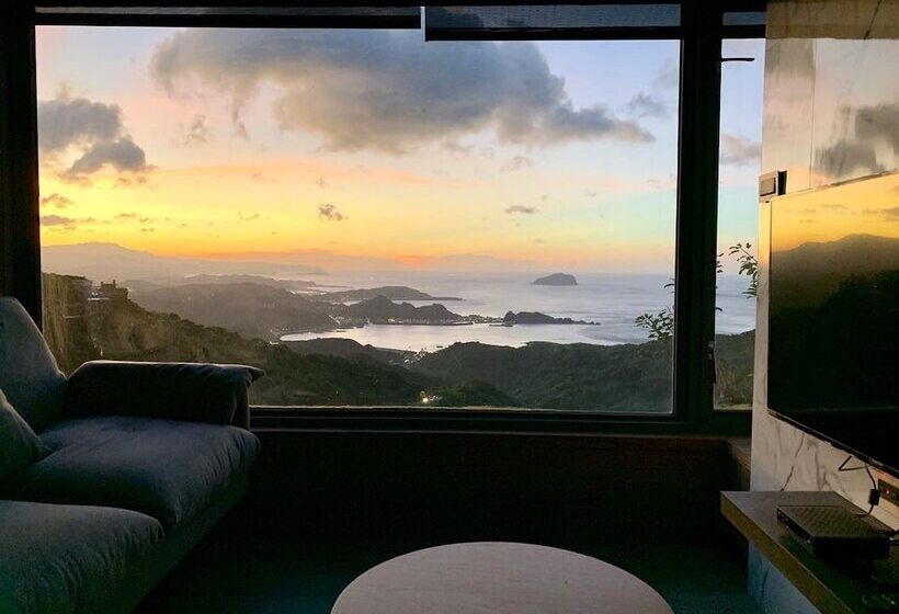 آپارتمان 1 خوابه با چشم‌انداز دریا, Something Easy Inn