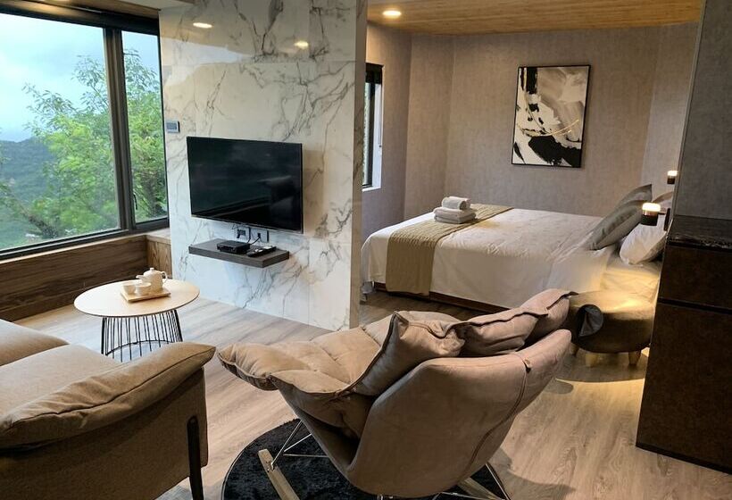 آپارتمان 1 خوابه با چشم‌انداز دریا, Something Easy Inn