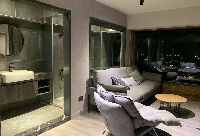 آپارتمان 1 خوابه با چشم‌انداز دریا, Something Easy Inn