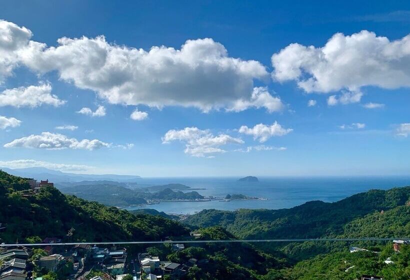 آپارتمان 1 خوابه با چشم‌انداز دریا, Something Easy Inn