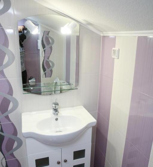 标准间, Stanchevata Kashta