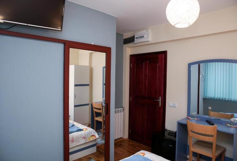 标准间, Stanchevata Kashta