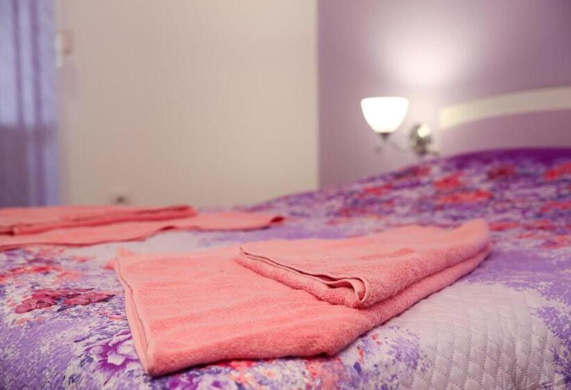 标准间, Stanchevata Kashta