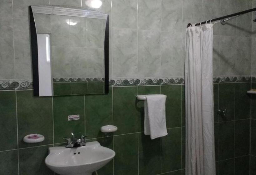 스탠다드 트리플 룸, Casa Royal Palm Inn