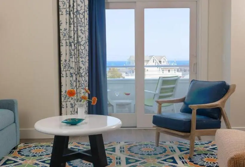 Deluxe Suite Sea View, The Break