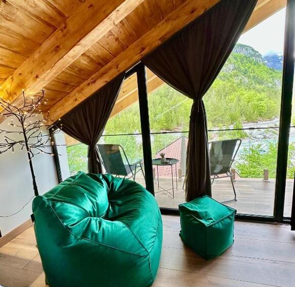 اتاق لوکس با بالکن, Guesthouse Marashi
