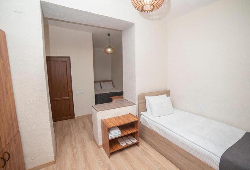 اتاق استاندارد سه نفره, Popock Dilijan 1