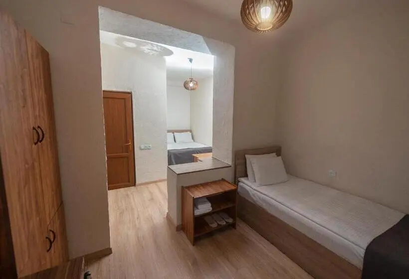 Standard Kolmen Hengen Huone, Popock Dilijan 1
