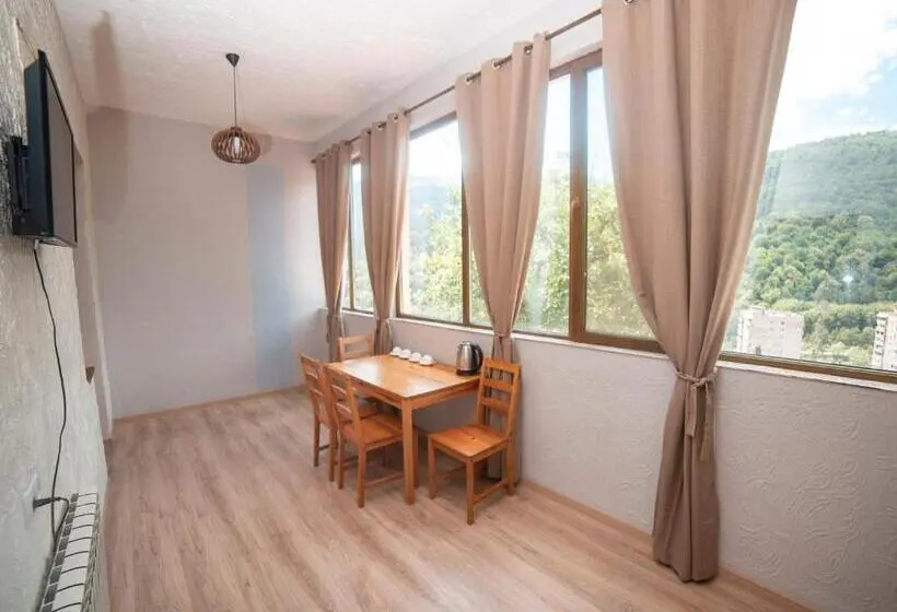 Perhehuone, Popock Dilijan 1