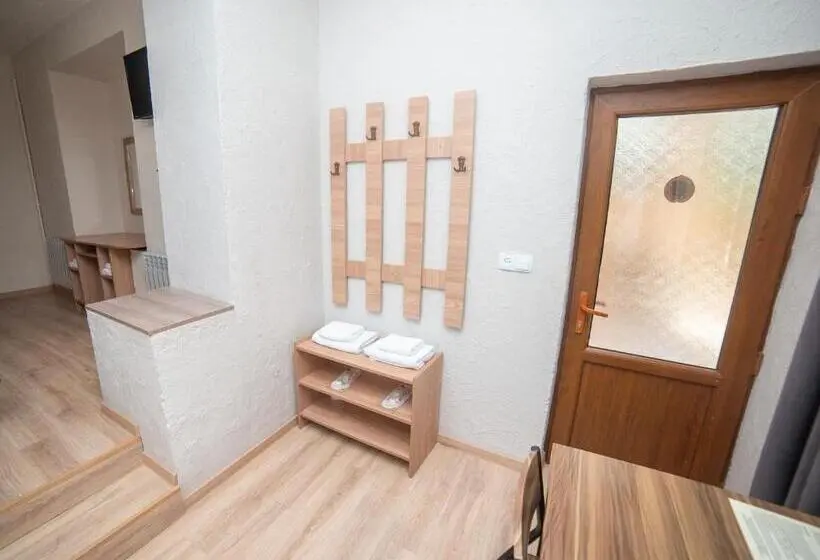 Standard Neljän Hengen Huone, Popock Dilijan 1