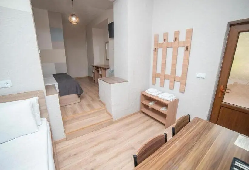 Standard Neljän Hengen Huone, Popock Dilijan 1