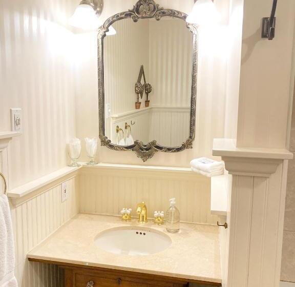 اتاق سوپریور با تخت بزرگ, Princess And The Pea