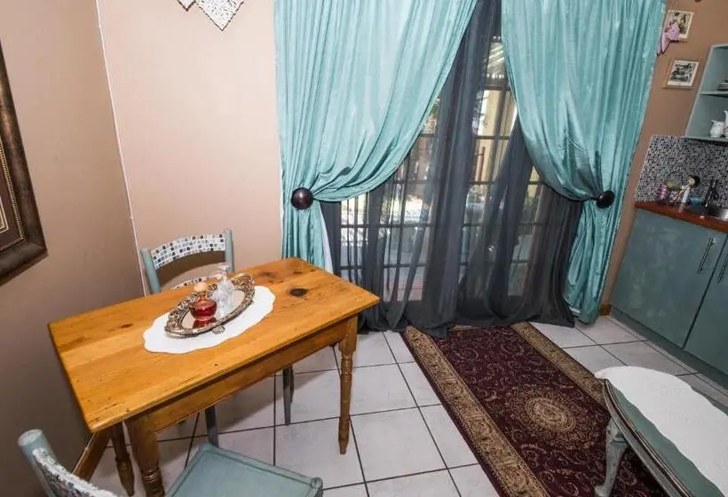 اتاق استاندارد با چشم‌انداز استخر, Tarentaalrand Guesthouse