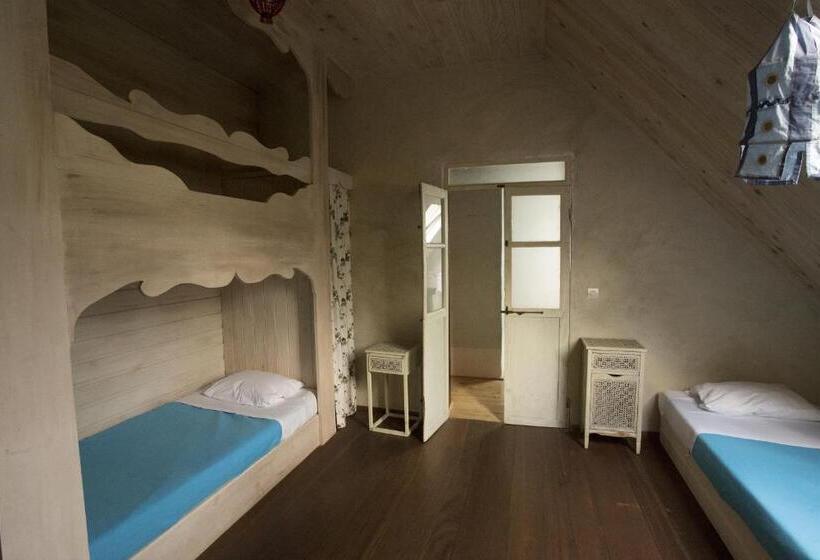 اتاق خانوادگی با چشمانداز دریا, Villa Laurina