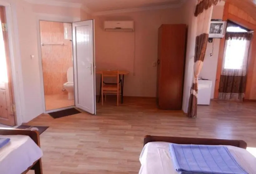 اتاق استاندارد چهار تخته, Guest House Roman/gonio