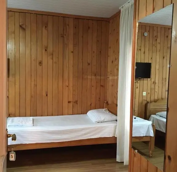 اتاق راحتی سه تخته, Guest House Roman/gonio