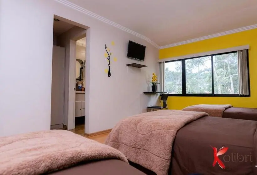 اتاق لوکس سه تخته, Hostal Kolibri B&b