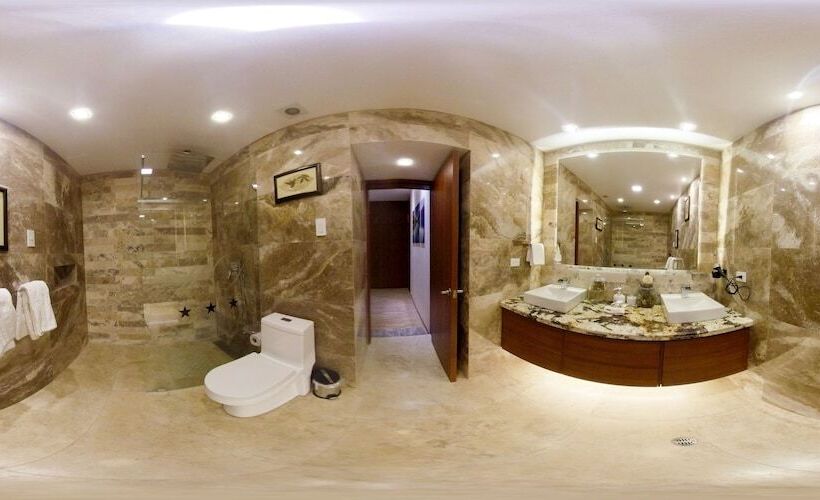 Suite med Balkon, David