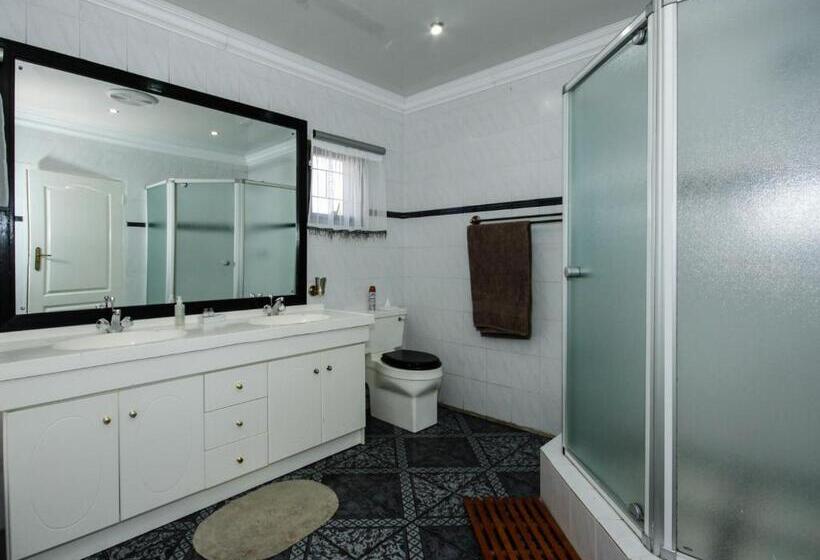 Трехместный Номер Стандарт с Балконом, Dormio Manor Guest Lodge