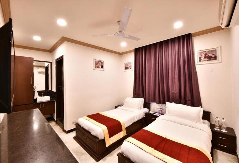 آپارتمان 3 خوابه, Click White House Residency, Vadodara