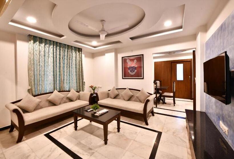 آپارتمان دوبلکس 1 خوابه, Click White House Residency, Vadodara