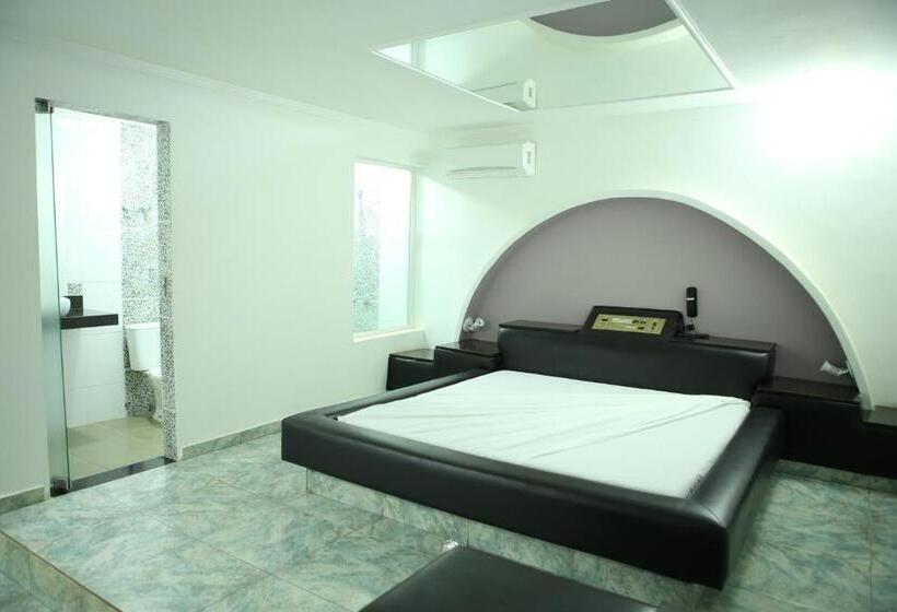 带大床的高级房间, Medieval Motel E Hospedagem