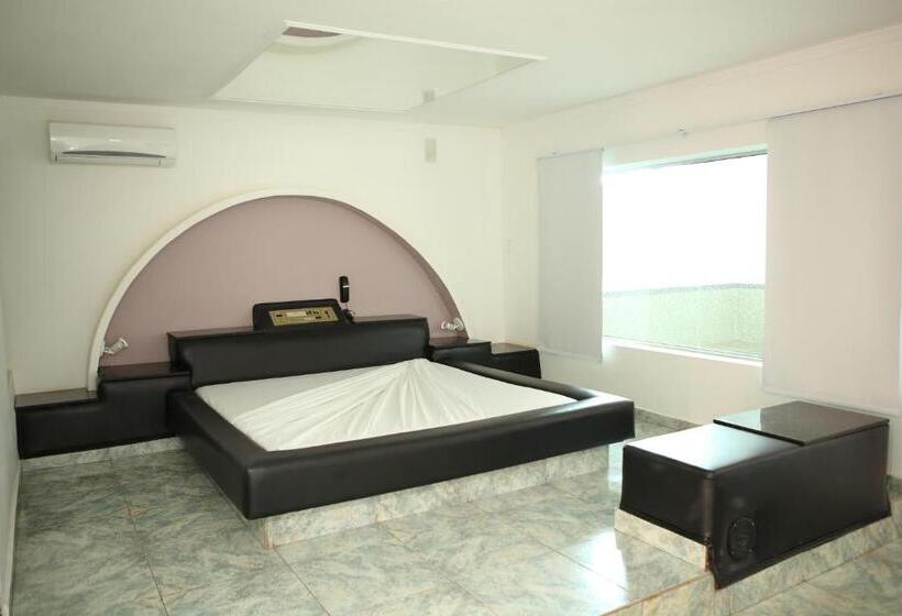 Quarto Superior Cama King, Medieval Motel E Hospedagem