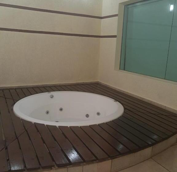 Quarto Estandar com Hidromassagem, Medieval Motel E Hospedagem