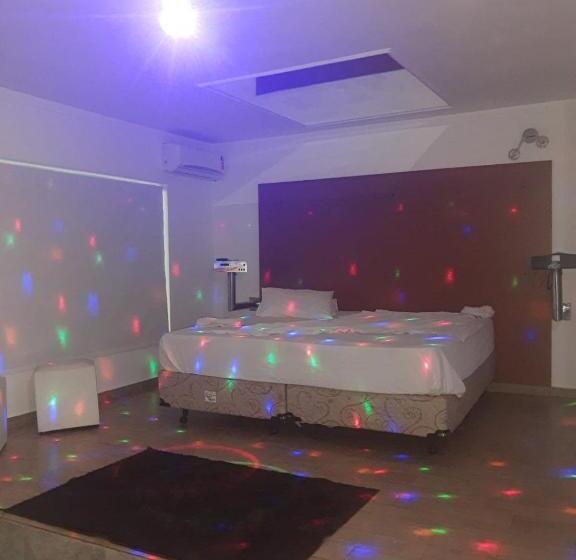 标准间带漩涡浴缸, Medieval Motel E Hospedagem