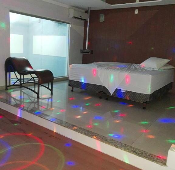 标准间带游泳池, Medieval Motel E Hospedagem