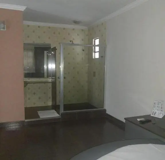 エコノミールーム, Medieval Motel E Hospedagem
