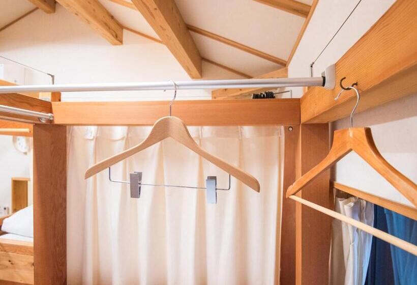 Familjerum Delat Badrum, Guest House Wakabaya