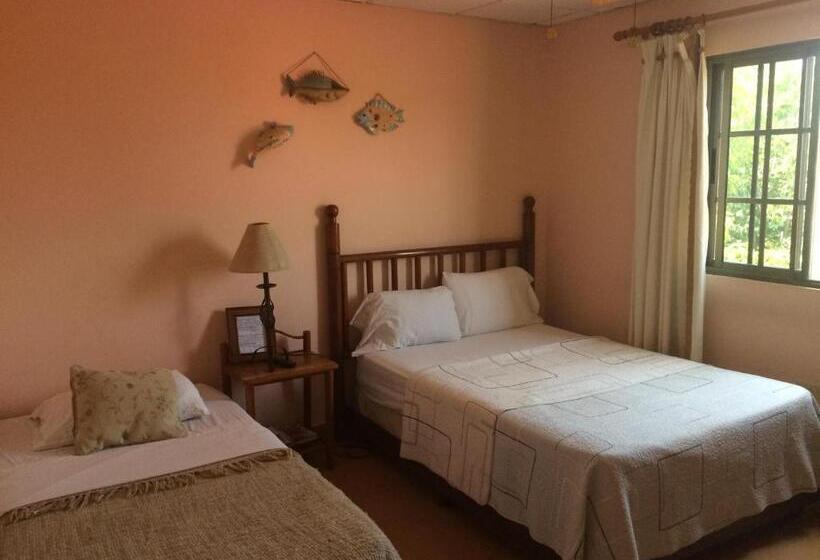 اتاق استاندارد سه نفره, Hostal Doña Maria