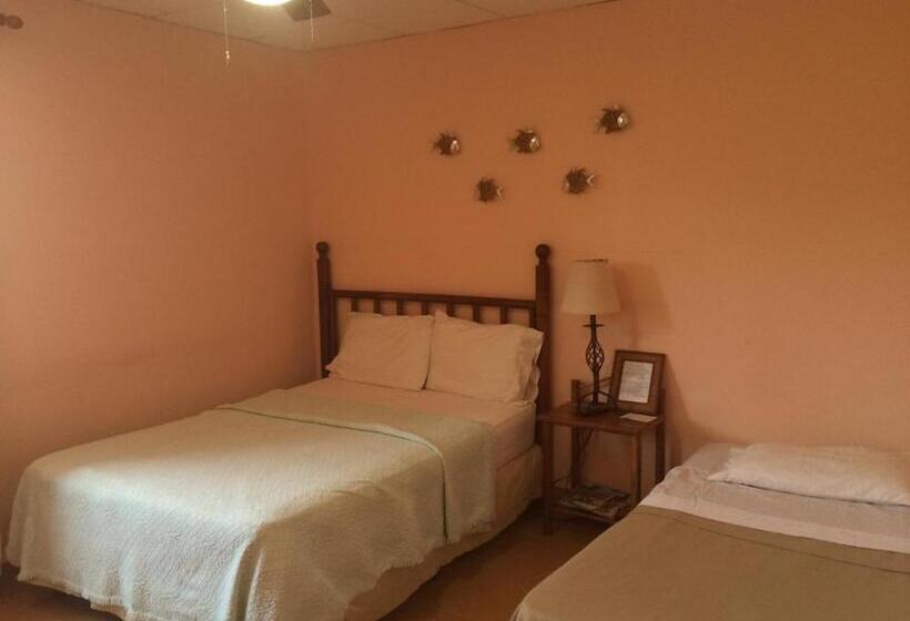 اتاق استاندارد سه نفره, Hostal Doña Maria