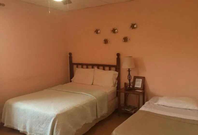 اتاق استاندارد سه نفره, Hostal Doña Maria
