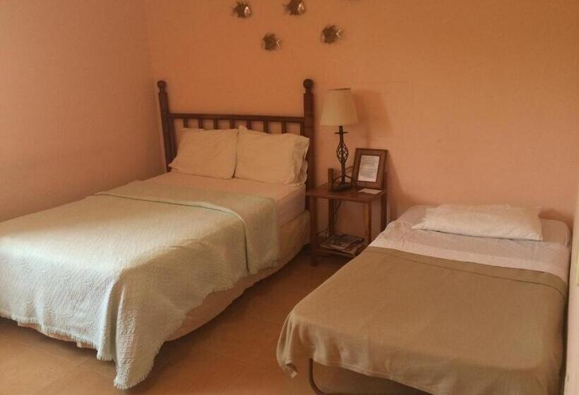 اتاق استاندارد سه نفره, Hostal Doña Maria