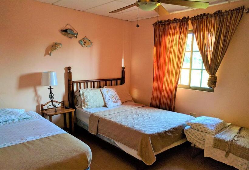 Номер Стандарт Трехместный, Hostal Doña Maria