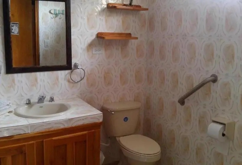 اتاق استاندارد سه نفره, Hostal Doña Maria