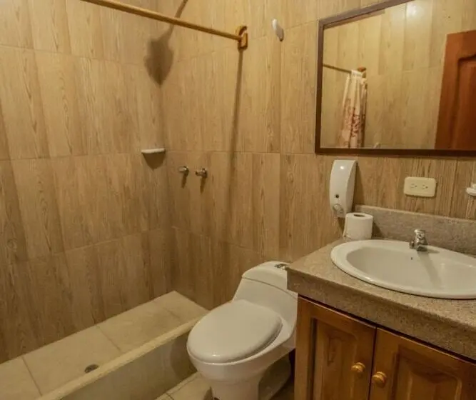 اتاق استاندارد سه نفره, Hostal Tongo Reef