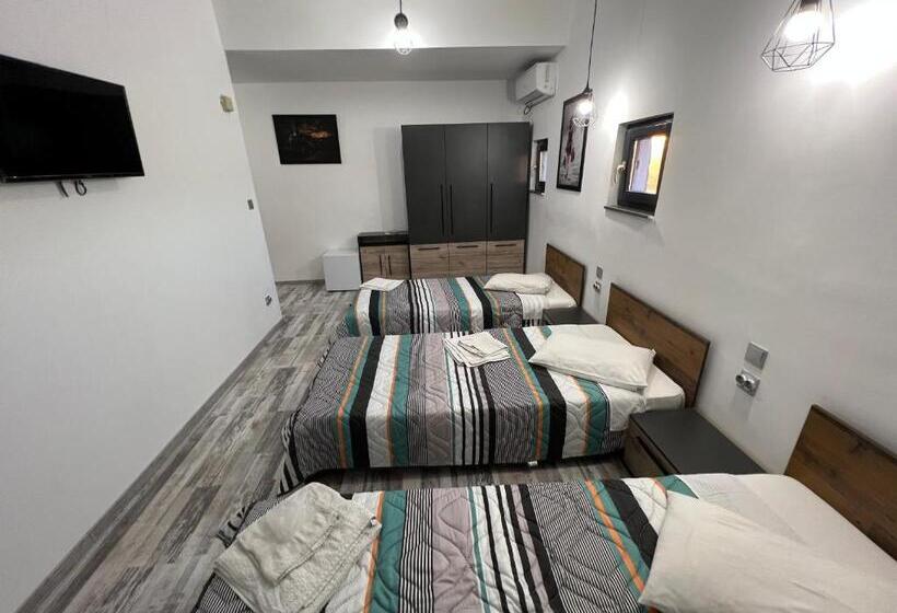 スタンダードトリプルルーム, Pensiunea Luisa